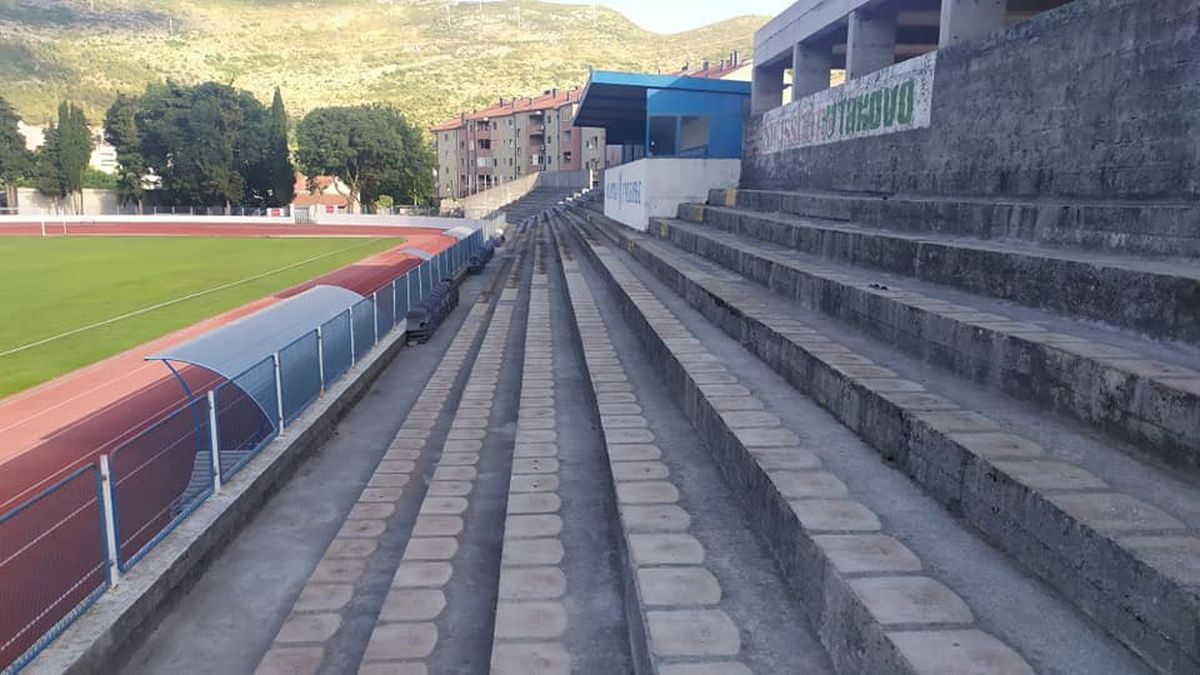 "Šminkanje" za Premijer ligu: Igračima "zabranjeno" treniranje na terenu, stiže 4.000 stolica!