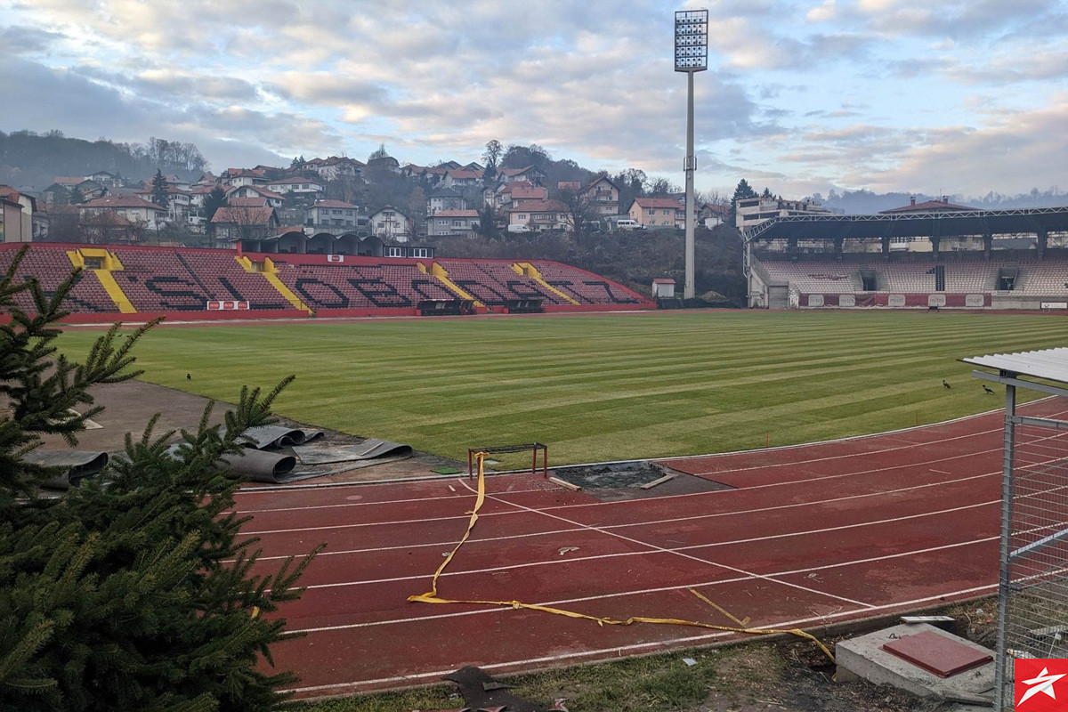 Postavljena trava na stadionu Tušanj, kada će se vratiti Sloboda i City?