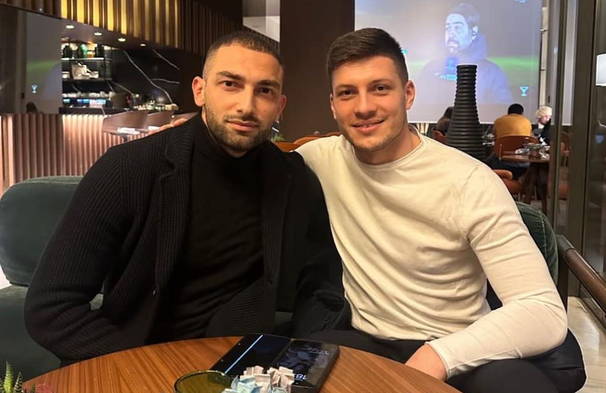 Pravio skandale u Hrvatskoj: U Srbiji nevjerica s kim je Jović sjeo za isti stol, a na Kosovu muk!