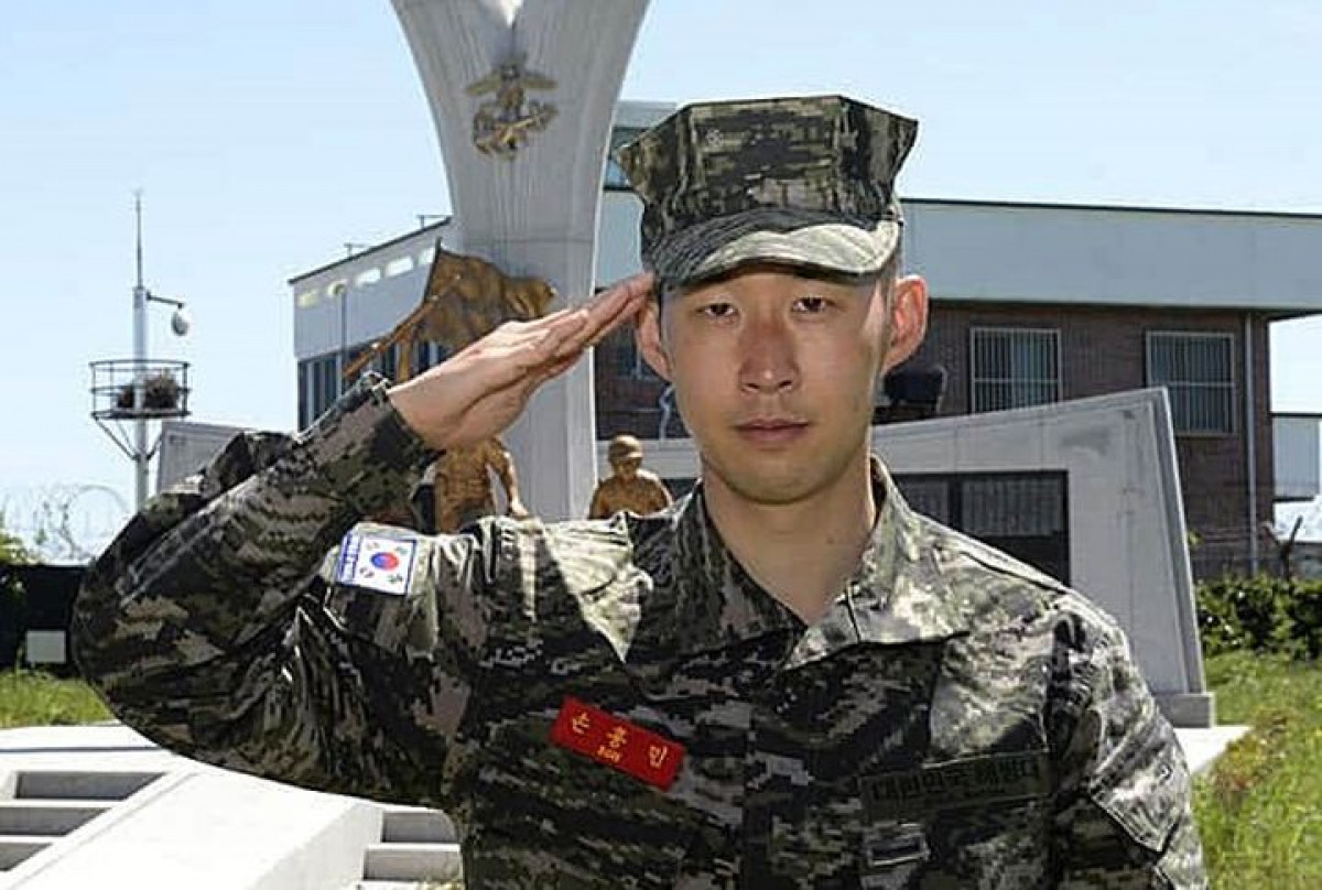 Sona pitali kako mu je bilo u vojci, a njegov odgovor pokazuje ozbiljnost u Južnoj Koreji