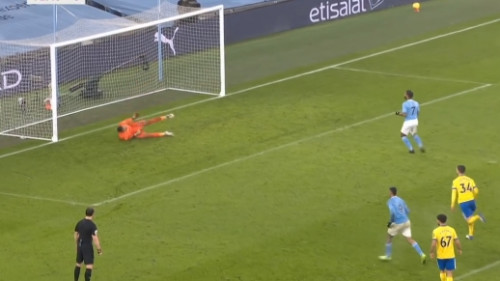 Sterling izveo penal i poprilično se obrukao