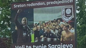 "Sretan rođendan, voli te tvoje Sarajevo" - Bilbordi u čast Ismira Mirvića