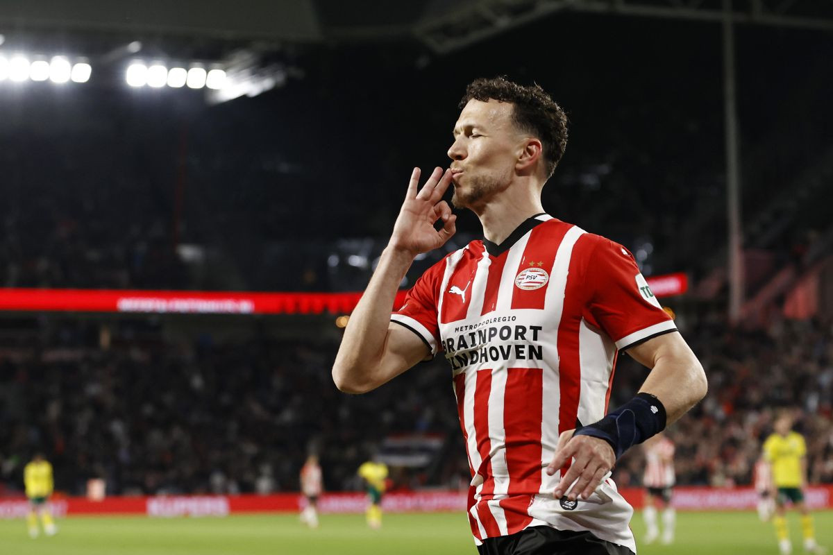 Trener PSV-a otkrio nevjerovatnu stvar o Perišiću: "Od svih igrača, s 37 godina on ima najniži..." Trener PSV-a otkrio nevjerovatnu stvar o Perišiću: "Od svih igrača, s 37 godina on ima najniži..."