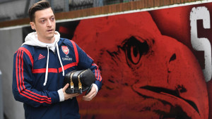 Ozil se oglasio nakon mečeva Lige prvaka, a navijači Arsenala su bijesni zbog poruke