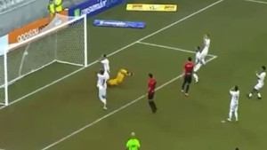 Brazilskom fudbaleru se smije cijeli svijet: Postigao je autogol koji ostavlja u nevjerici