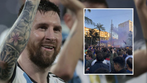 U Parizu mu zvižde, ali scene ispred stadiona Barcelone pokazuju ko je i šta je Messi