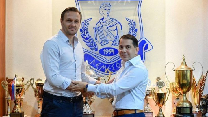 Nesuđeni trener Željezničara preuzeo kiparski Apollon
