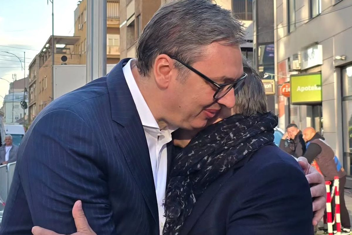 Srpska legenda večeras je u zagrljaju sa Vučićem, narod je bijesan: "Sad nam je sve jasno" Srpska legenda večeras je u zagrljaju sa Vučićem, narod je bijesan: "Sad nam je sve jasno"