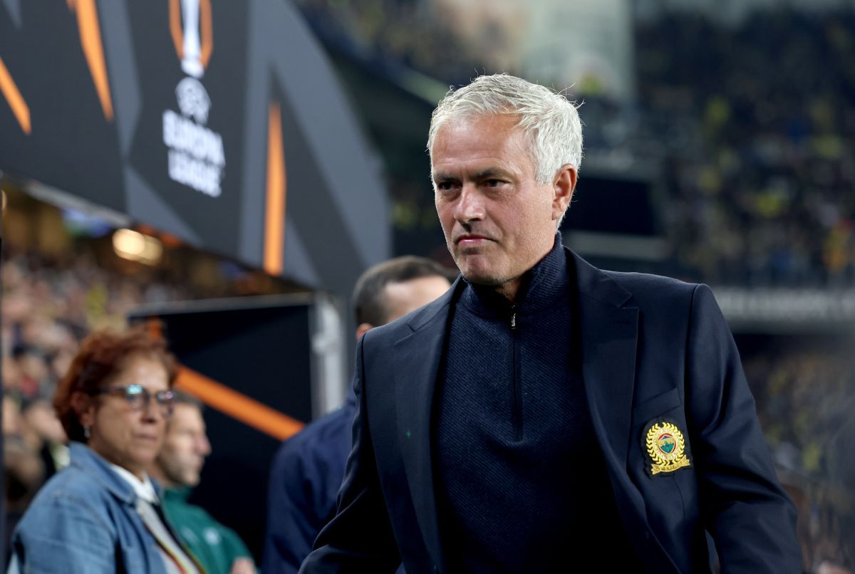 Stigla je zvanična ponuda od 6 miliona eura - Mourinho napušta Fenerbahče i vraća se u Englesku?! Stigla je zvanična ponuda od 6 miliona eura - Mourinho napušta Fenerbahče i vraća se u Englesku?!