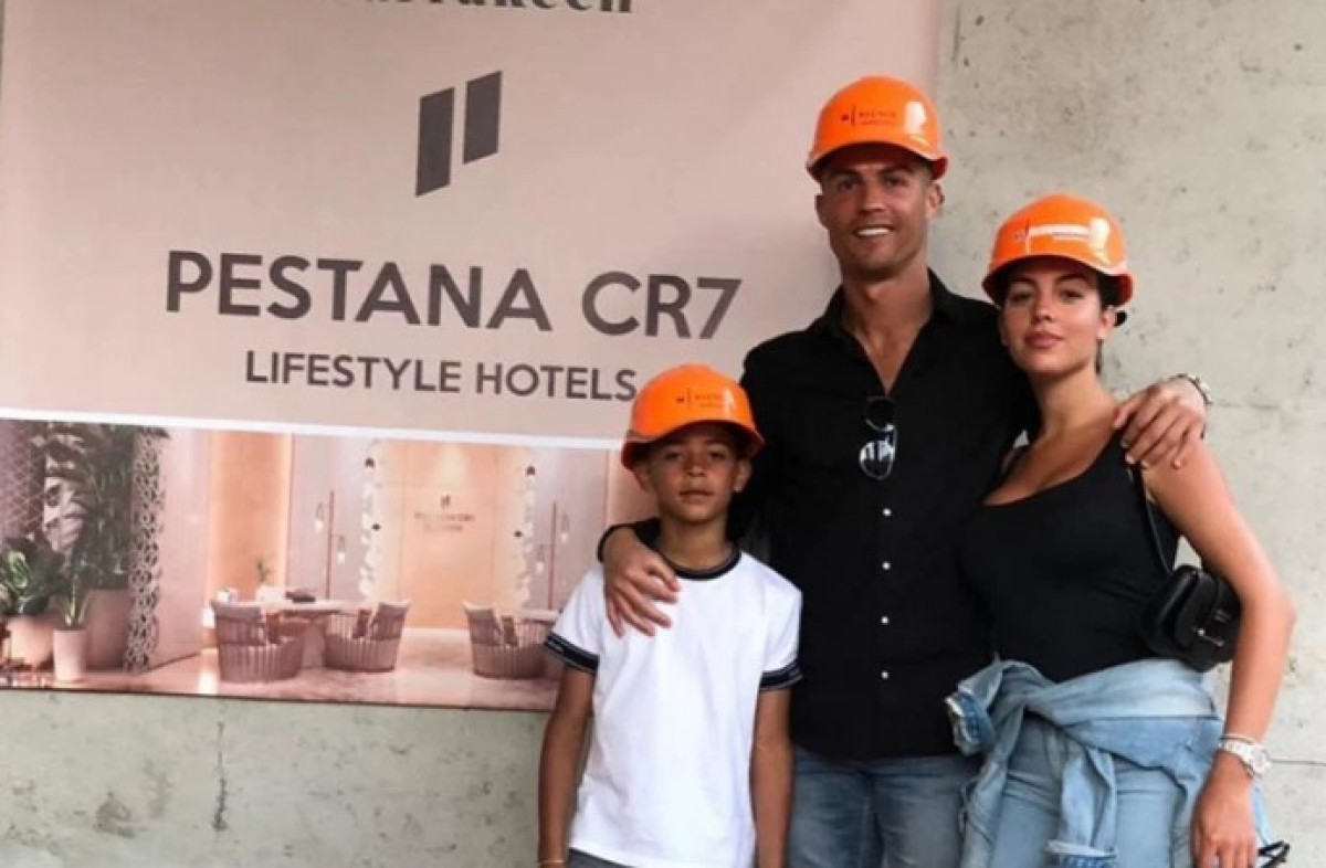 Život nakon fudbala bit će im okupan u luksuzu: Zavirite u hotel Cristiana Ronalda Život nakon fudbala bit će im okupan u luksuzu: Zavirite u hotel Cristiana Ronalda