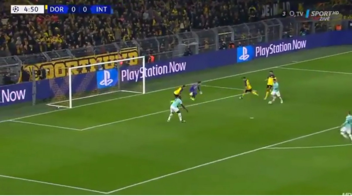 Martinez sjajno izbacio odbranu Dortmunda, postigao gol i utišao domaće navijače Martinez sjajno izbacio odbranu Dortmunda, postigao gol i utišao domaće navijače