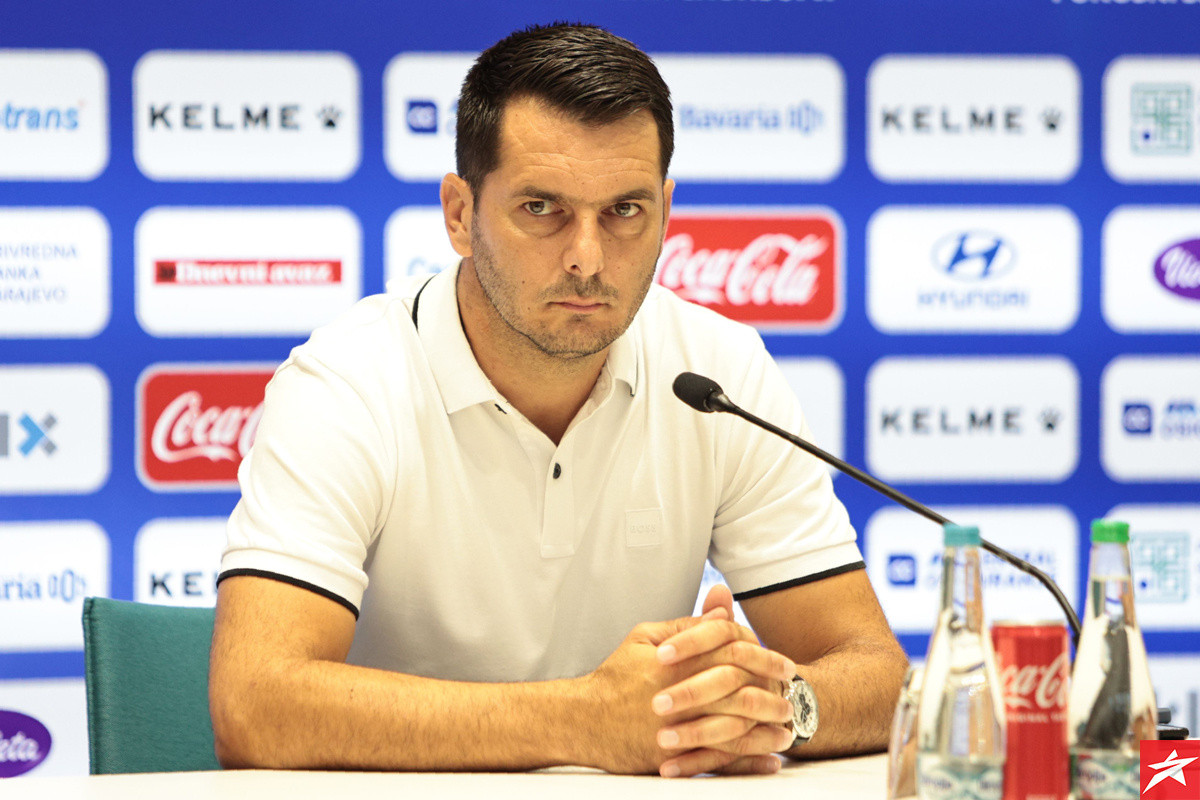 Emir Spahić: "Nema privremenog odjavljivanja, ovo je kraj reprezentativne karijere za Ahmedhodžića" Emir Spahić: "Nema privremenog odjavljivanja, ovo je kraj reprezentativne karijere za Ahmedhodžića"