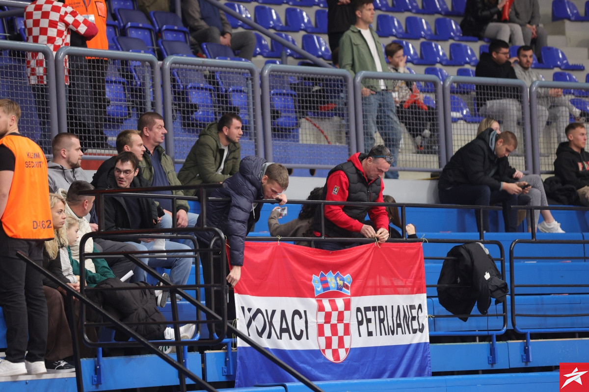 Hrvati ogorčeni, ali realni: "Iz BiH se popune Hrvatska i Srbija, njima što ostane i opet..." Hrvati ogorčeni, ali realni: "Iz BiH se popune Hrvatska i Srbija, njima što ostane i opet..."