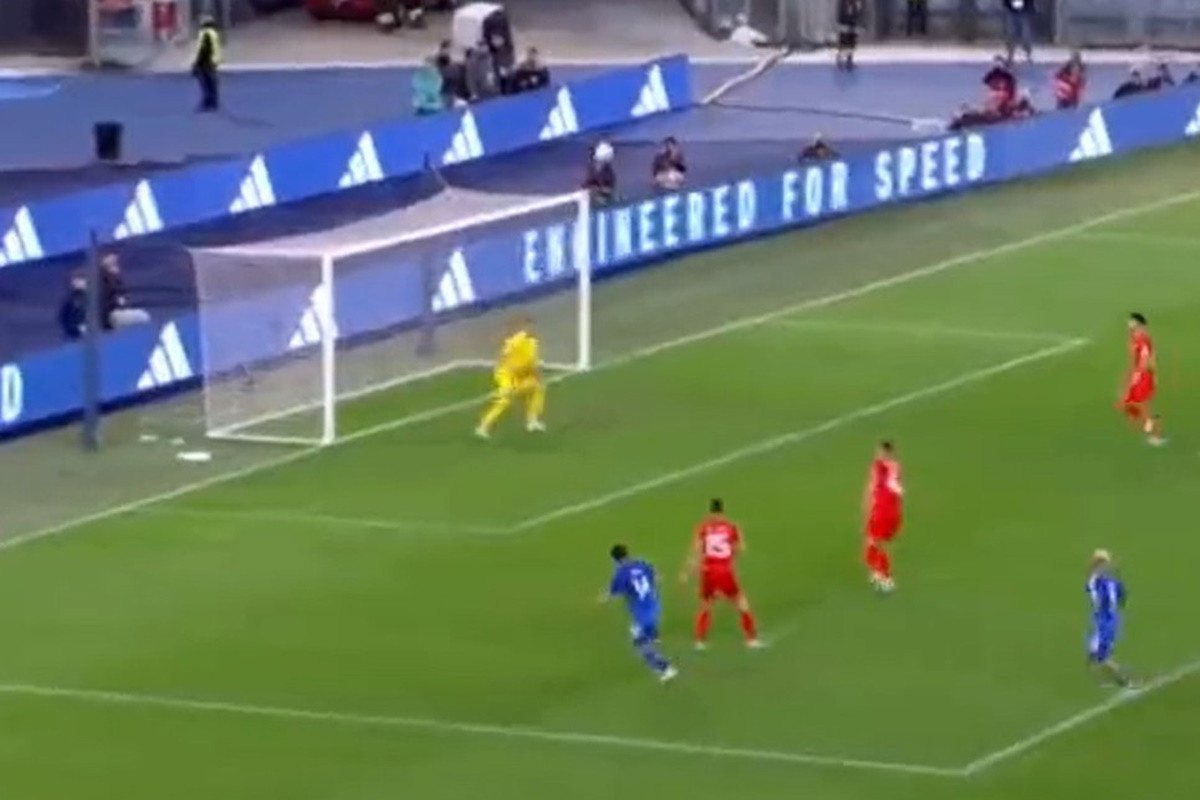 Gol koji je Italija postigla protiv Makedonije ruši zakone fizike - Kakva je ovo putanja lopte?