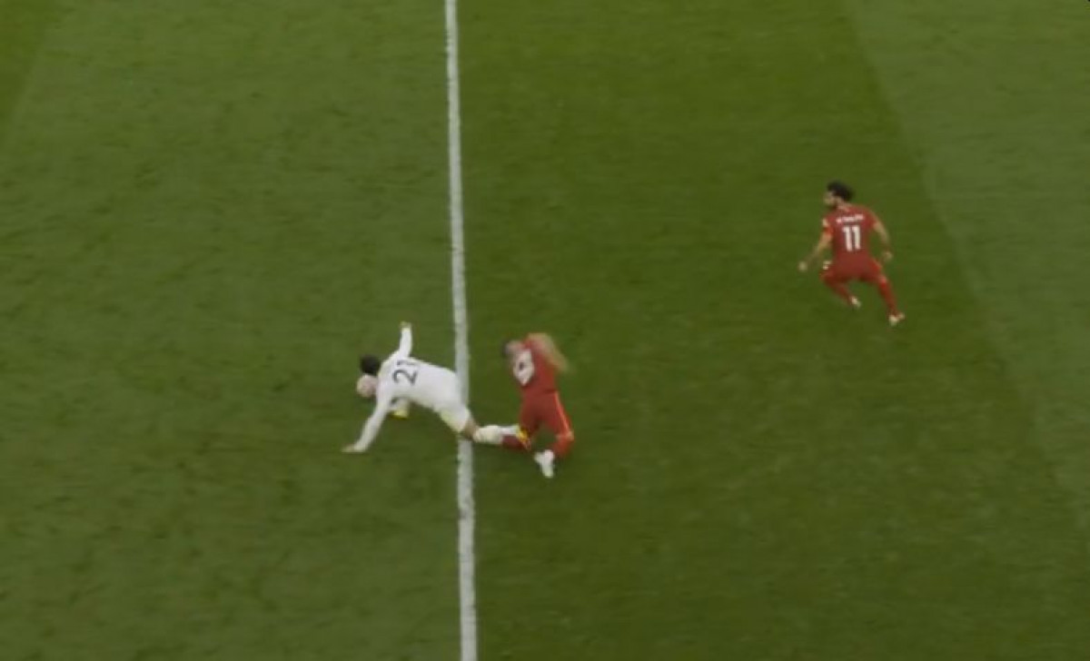 Salah se uhvatio za glavu i pobjegao: Igrač Liverpoola doživio stravičnu povredu