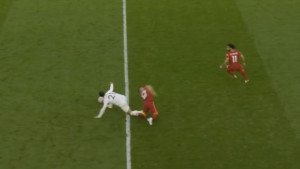 Salah se uhvatio za glavu i pobjegao: Igrač Liverpoola doživio stravičnu povredu