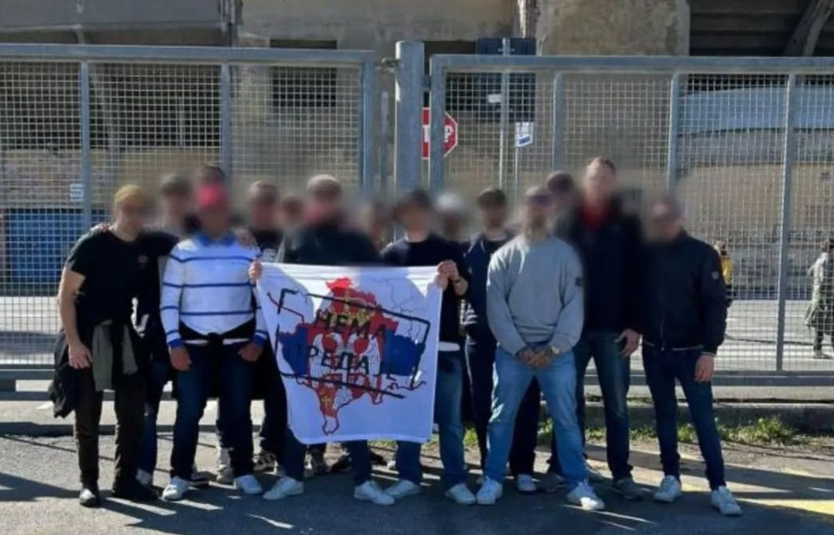 Zloglasna navijačka grupa kultnog evropskog kluba se otuđila radi Srbije: "Deportujte ih za Rusiju" Zloglasna navijačka grupa kultnog evropskog kluba se otuđila radi Srbije: "Deportujte ih za Rusiju"