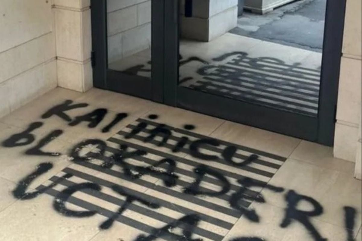 Srpsku zvijezdu dočekala brutalna poruka mržnje na ulazu u zgradu - 15. mart mu ne opraštaju!
