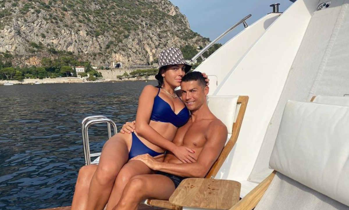 Fotografija o kojoj se priča: Šta to Ronaldo i Georgina kriju?