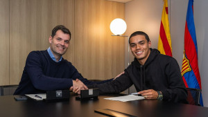 Ne, nije riječ o Barceloni: Fanovi u nevjerici nakon što je Ronaldinhov sin potpisao za novi klub