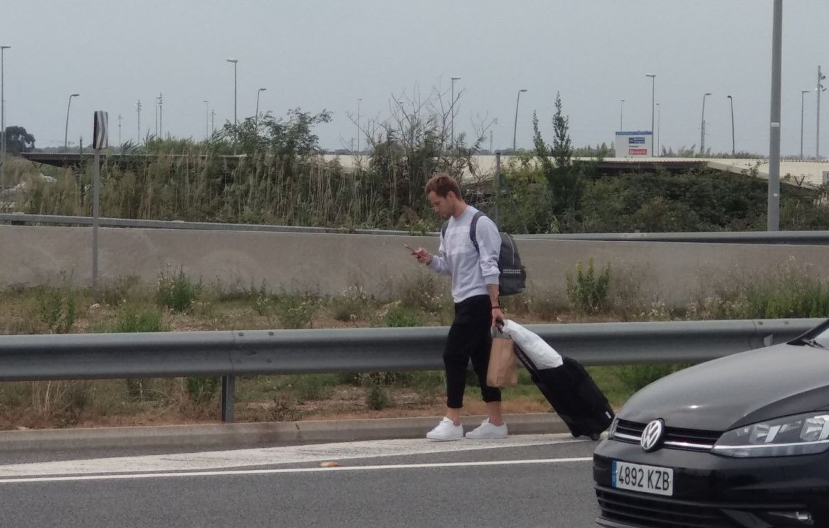 Rakitić se oglasio nakon što je jučer morao pješke kući s aerodroma u Barceloni