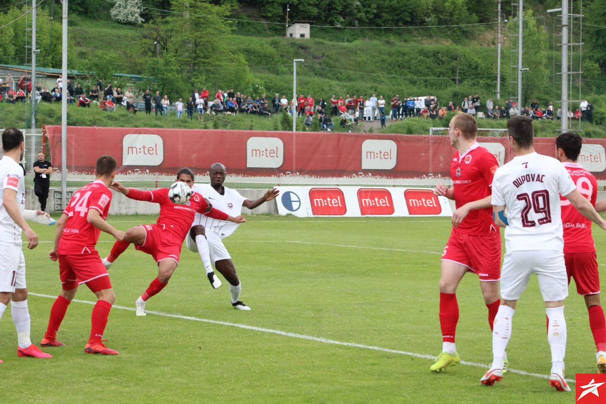 Mladost na čekanju do ponedjeljka Mladost na čekanju do ponedjeljka
