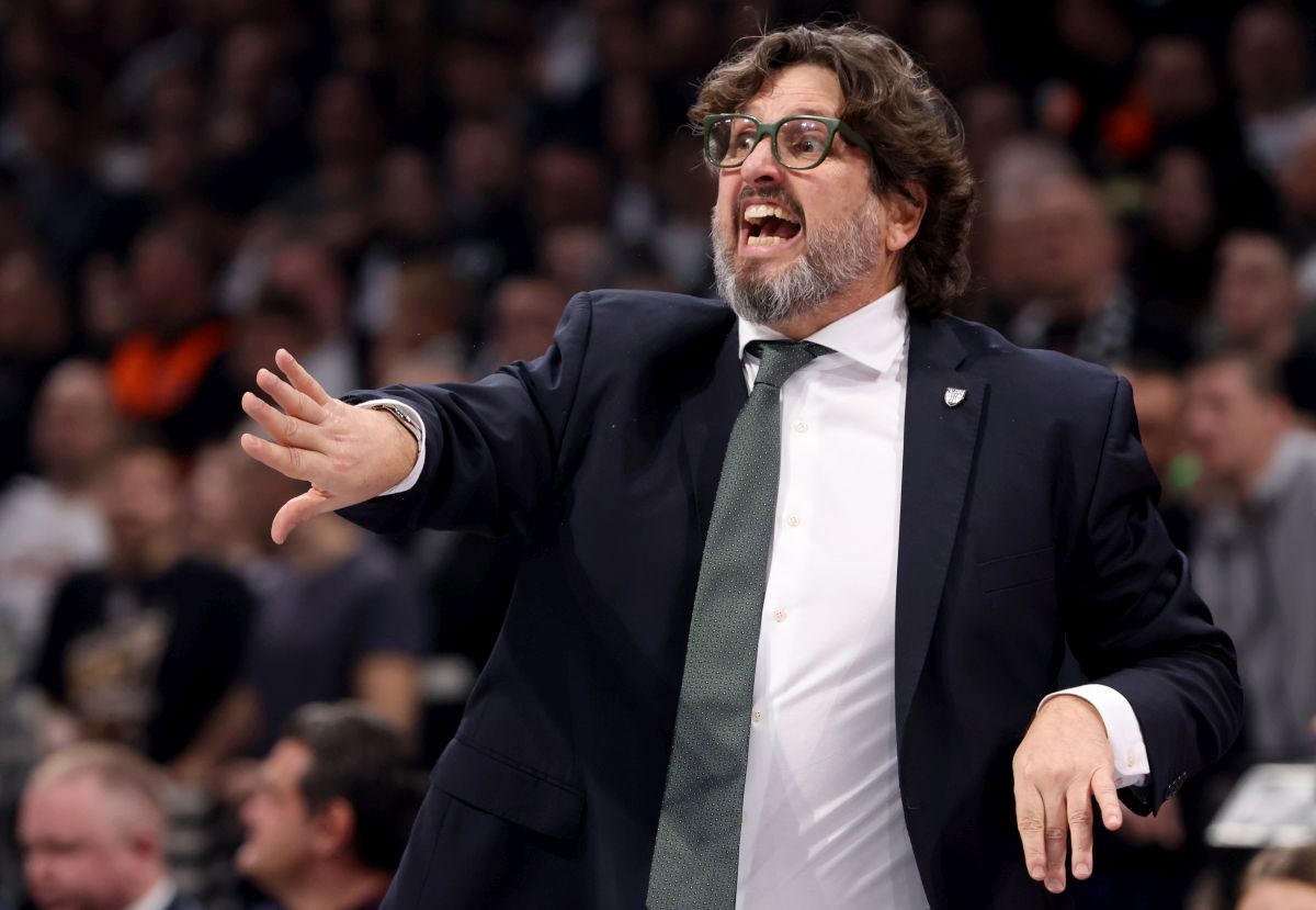 Trinchieri žestoko napao arbitre iz ABA lige: On pogleda sudije i dobije slobodna bacanja Trinchieri žestoko napao arbitre iz ABA lige: On pogleda sudije i dobije slobodna bacanja