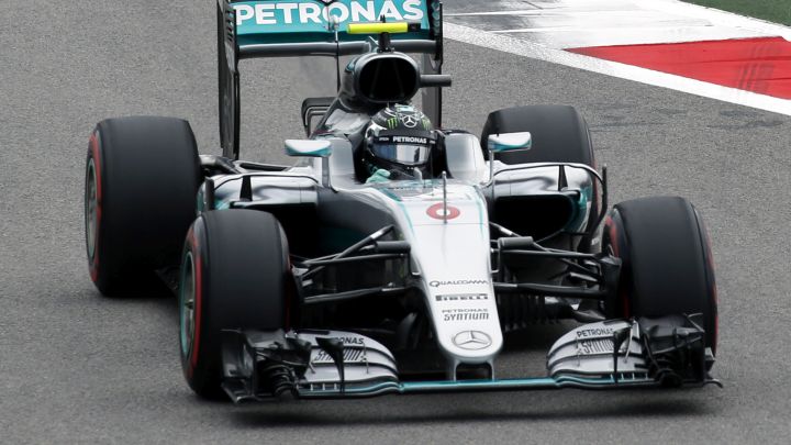 Rosbergu pole position, problemi Hamiltonu, kazna Vettelu