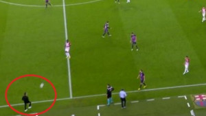 U njegovim nogama još ima magije: Xavi potezom digao Camp Nou na noge