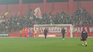 Poniženi igrači Veleža postrojeni pred 'Red Army' - Nije bilo šanse da odbiju zahtjev navijača