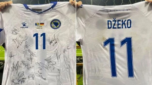 Dres Edina Džeke s potpisom svih Zmajeva dosegao cijenu 11.000€, sve ide za pomoć žrtvama kataklizme