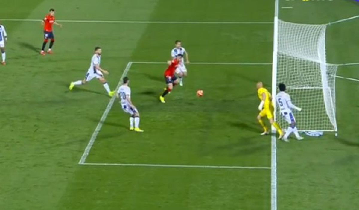 Budimir s dva metra promašio prazan gol, ali region bruji o onome što je Dmitrović uradio Hrvatu Budimir s dva metra promašio prazan gol, ali region bruji o onome što je Dmitrović uradio Hrvatu