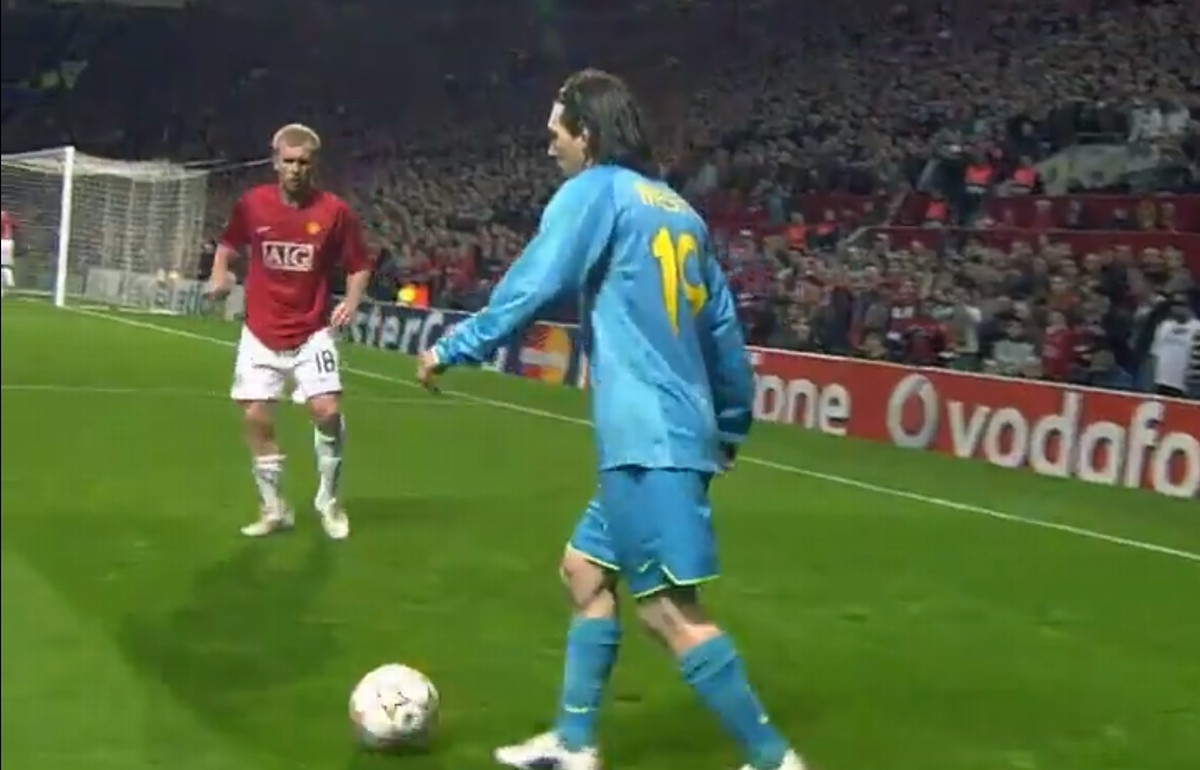 Kako je golobradi Messi jednostavnim driblingom "postidio" legendarnog Scholesa 