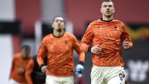 Džeko jedini fudbaler koji je zabio gol na Old Traffordu u sva tri desetljeća ovog milenija!