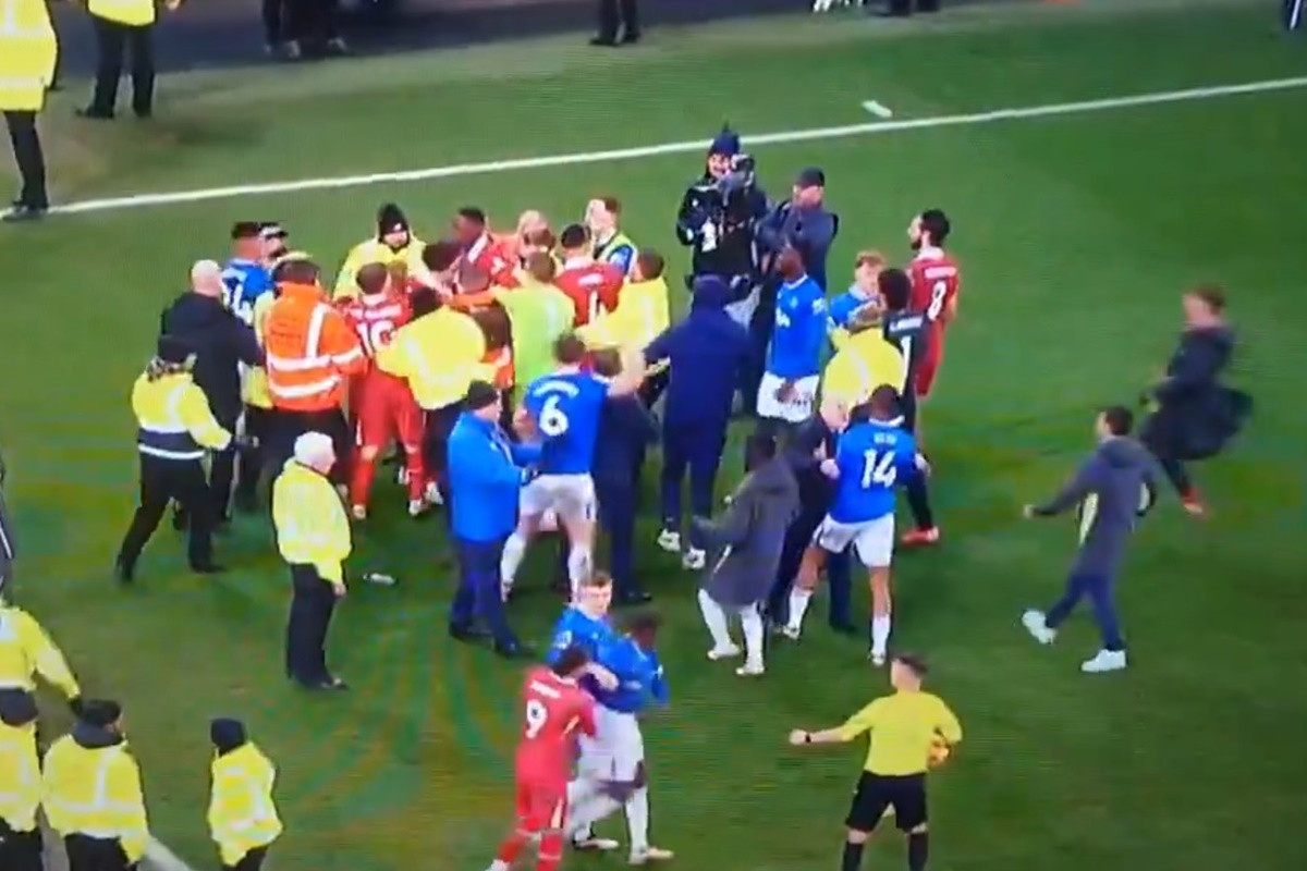 Haos i treće poluvrijeme na utakmici Everton Liverpool - Podijeljena tri crvena kartona!
