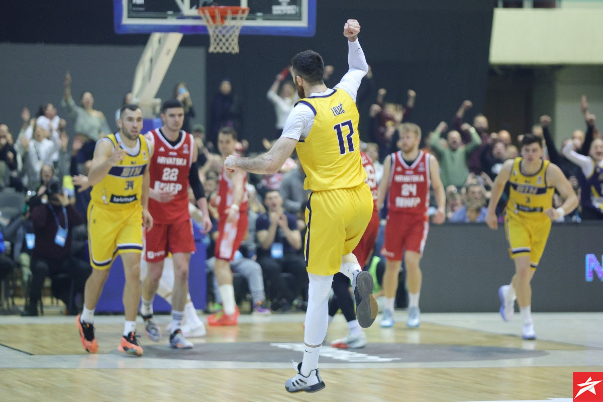 Sesar ga je potcjenjivao, a večeras je uništio Hrvatsku: "Taj mali im igra 3X3 košarku" Sesar ga je potcjenjivao, a večeras je uništio Hrvatsku: "Taj mali im igra 3X3 košarku"
