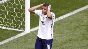 Sramotno ponašanje Mađara u Budimpešti: Mbappe i Benzema su žrtve