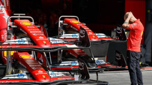 Leclerc ponovno u zidu; Verstappen dominantan na prvom haotičnom treningu u Azerbejdžanu