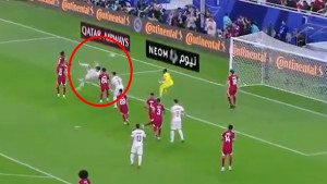 Ne daje samo Ibrahimović kung-fu golove! Poznati napadač ničiju loptu pretvorio remek-djelo!