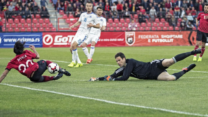 Asmir Begović ostaje u Premiershipu, ali mijenja tim?