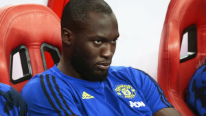 "Romelu Lukaku ima višak kila i neprofesionalan je"