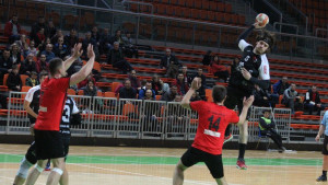 RK Krivaja teškom mukom slavila u Zenici i osvojila titulu jesenjeg prvaka