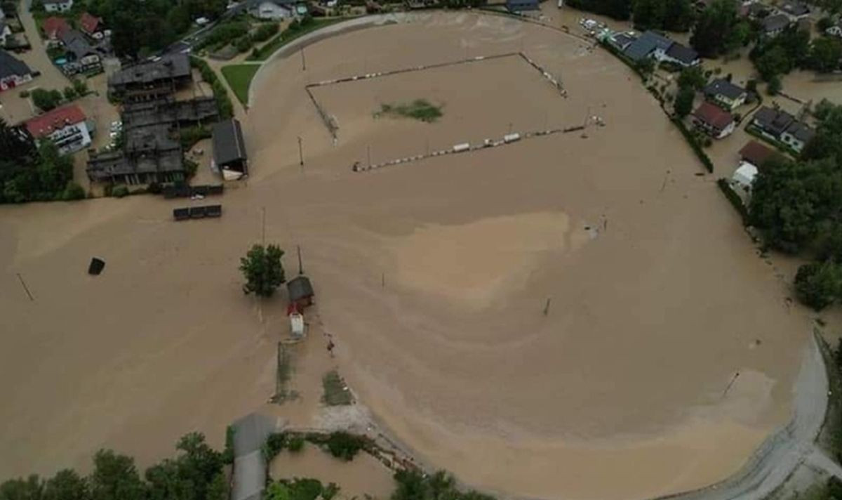 Poplave prouzrokovale nezapamćene štete - stadion uništen: "Bez riječi i sa suzama u očima"