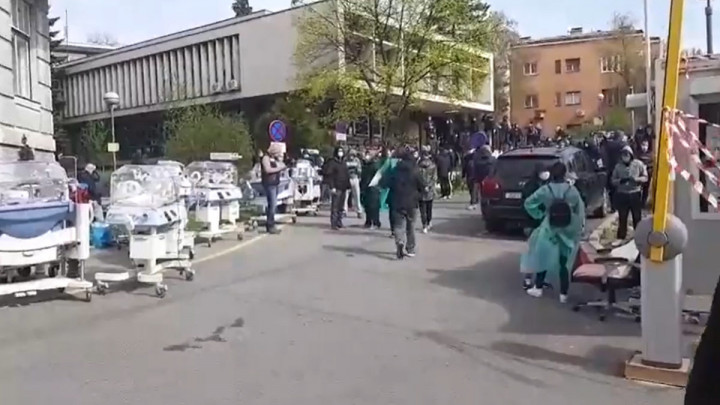 Bad Blue Boysi zajedno s vojskom pomažu trudnicama