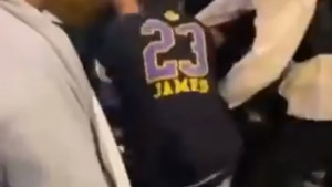 Opsovao Kobeja tokom slavlja na ulicama, pa dobio nezapamćene batine