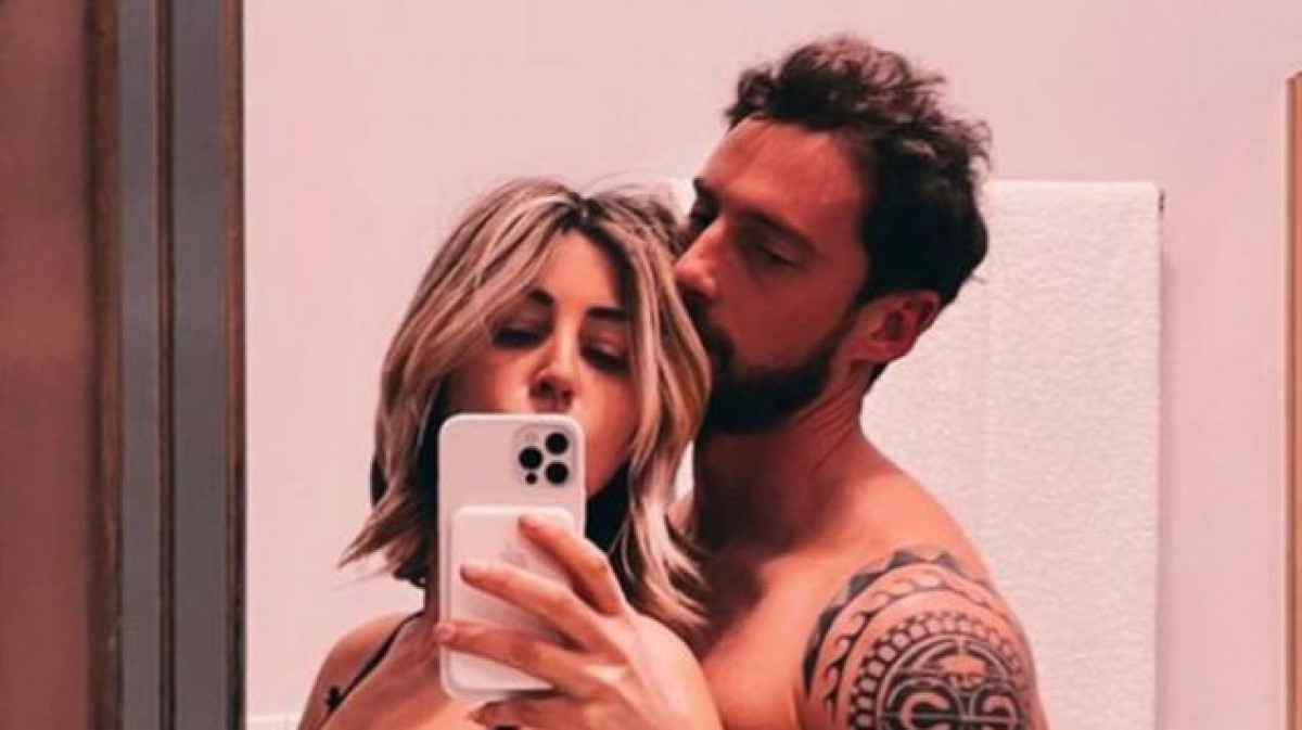 Intimna fotografija fudbalske zvijezde sa suprugom 'zapalila' Italiju: Ovo je 18+
