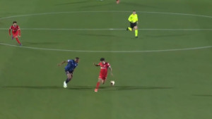 Fudbaler Atalante rukom zaustavio loptu, odluka sudije šokirala Redse