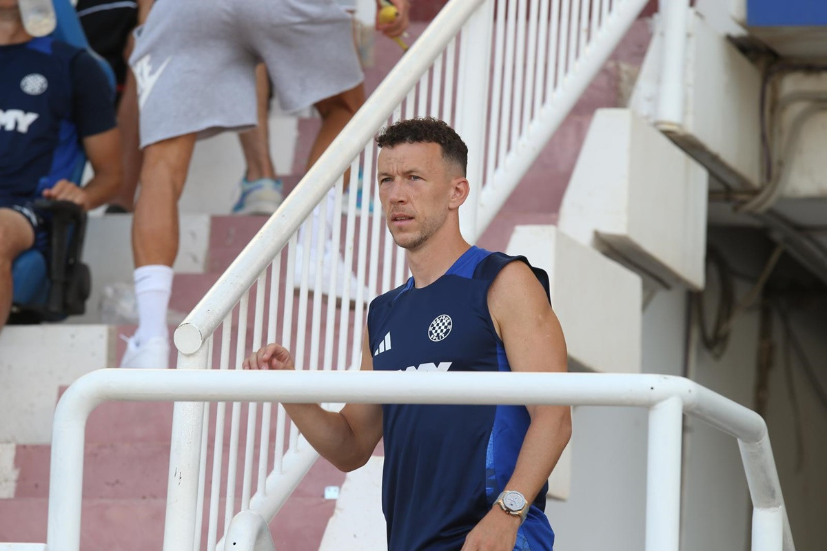 Ivan Perišić na stubu srama! "Od**bi!"; "Pop***o se u usta svima"; "Koji je onda i dolazio!?" Ivan Perišić na stubu srama! "Od**bi!"; "Pop***o se u usta svima"; "Koji je onda i dolazio!?"
