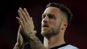 Niko više ne igra iz ljubavi: Odbjegli sin zbog para 'nokautirao' Crvenu zvezdu