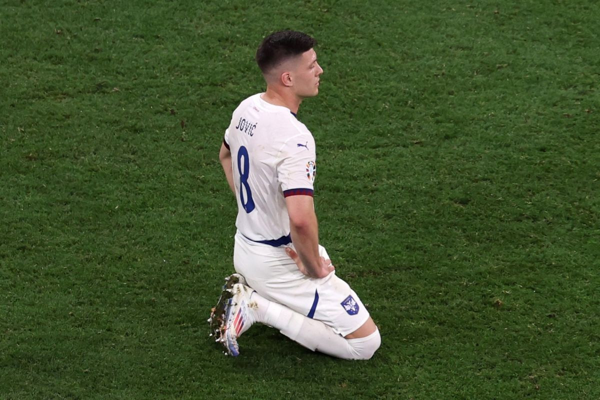 Luka Jović je nisko pao: "Ponudili su nam ga, predsjednik je odmah ugasio telefon" Luka Jović je nisko pao: "Ponudili su nam ga, predsjednik je odmah ugasio telefon"